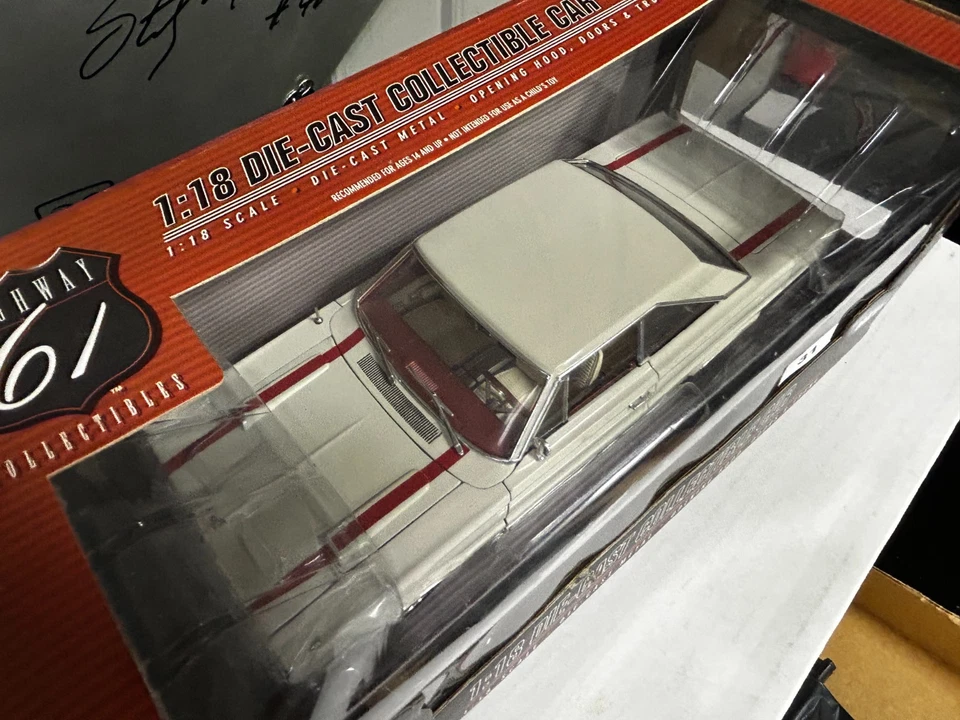 Highway 61 Collectibles 1967 Plymouth GTX 1:18 Scale Diecast Metal Car - Image 3 of 4