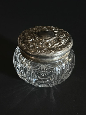 A.H. Heisey c1900 EAPG No.5 Puff Box Cherub Repousse Silverplate Lid Signed