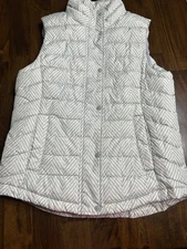 GAP Women’s Puffer Vest Size Medium Gray Cream Print
