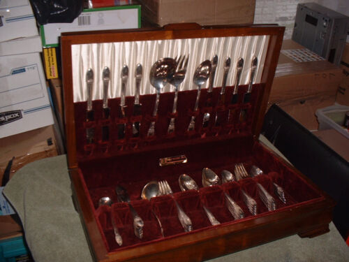 1847 ROGERS BROS IS SILVERWARE SILVERPLATE FIRST LOVE HOLOGRAM WITH CASE