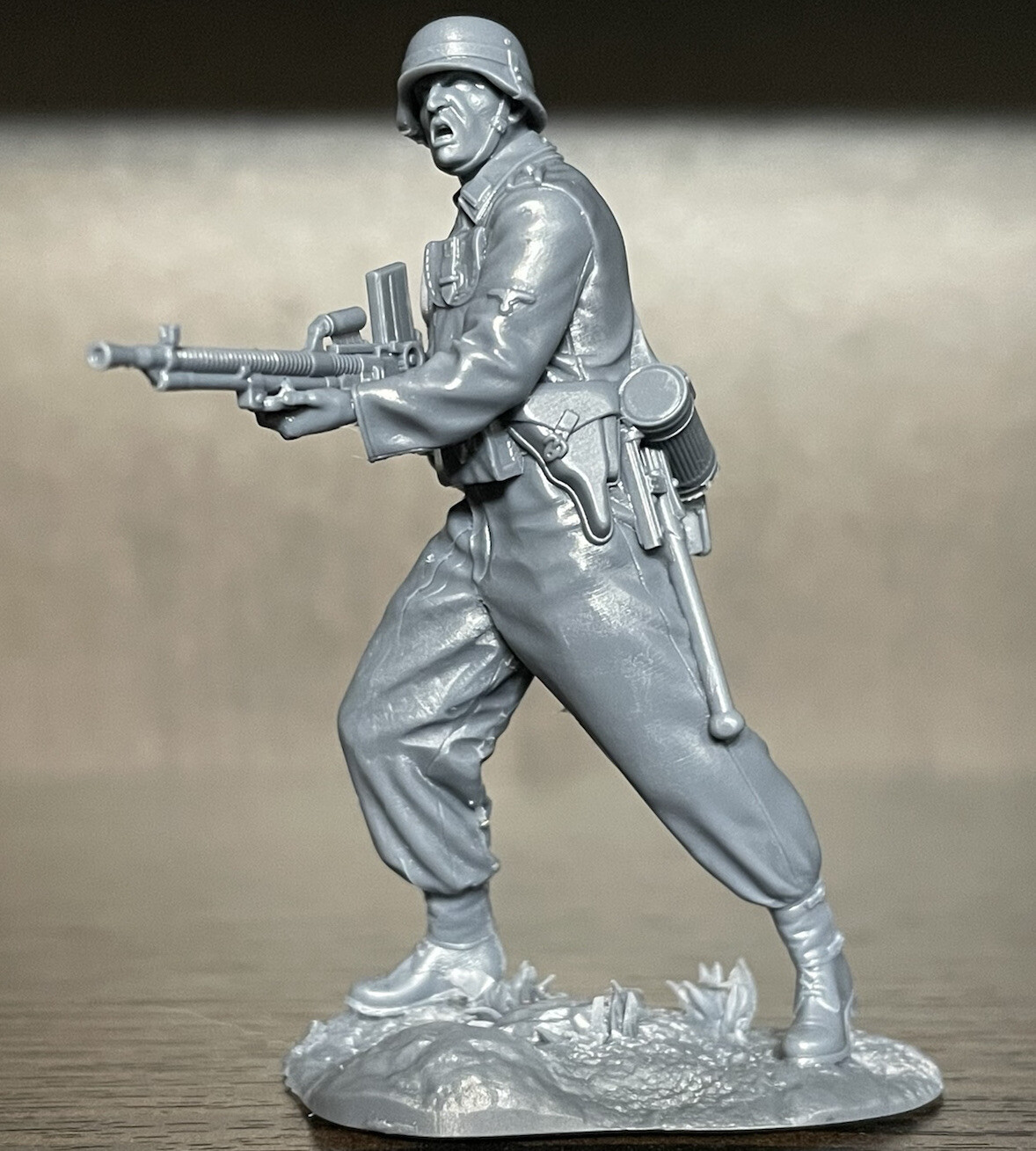 PLASTIC PLATOON German soldiers Elite troops SS WW2 toy Soldiers 1:32 New