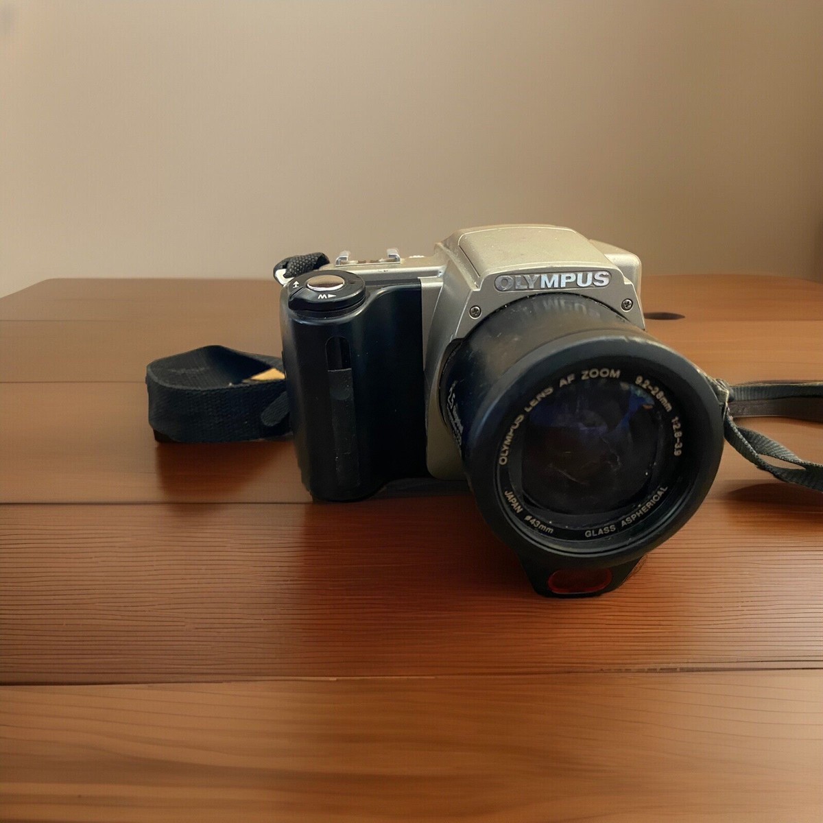 Silver Olympus CAMEDIA C-2500L LC Digital SLR Camera Tested