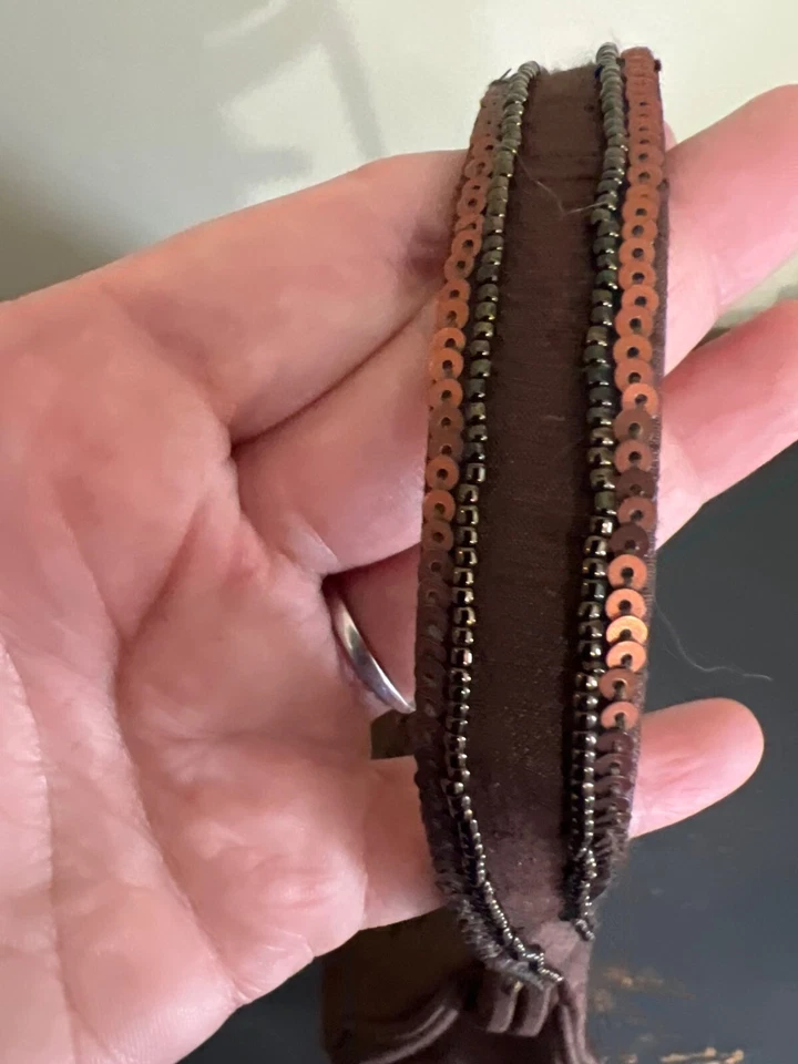 Bolso Talbots de Seda Marrón con Diseño Floral con Cuentas y Cartera con Cierre de Beso Foto 4 de 4