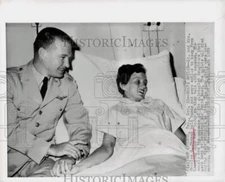 1959 Press Photo Quints parents Lt. Charles and Mrs. Hannan interviewed in Texas