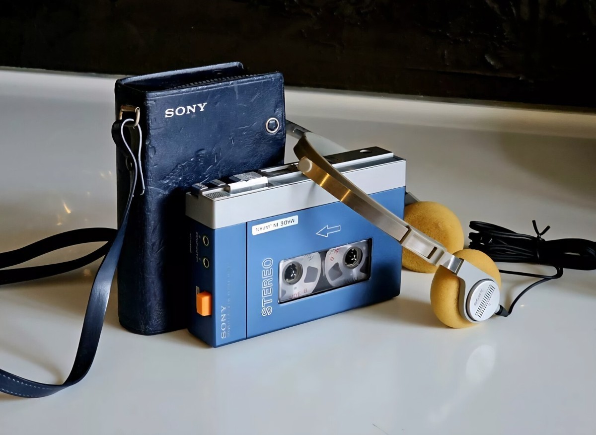 Original 1979 Sony TPS-L2 with MDR-3L2 Headphones - Working - The