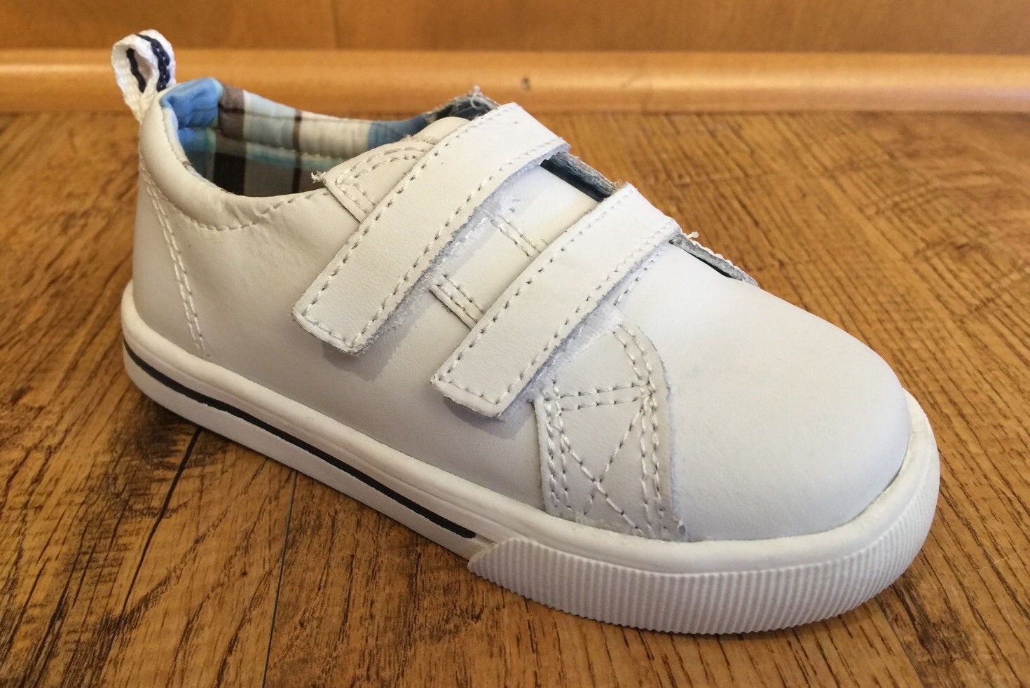 White Leather Double Strap Athletic Sz 2 Healthtex