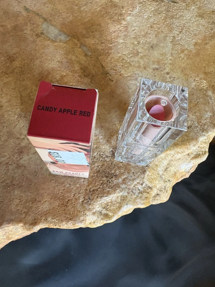 KKW BEAUTY Kim Kardashian Crème Lippenstift SELTEN Candy Apple Rot 0,14 Oz. Volle Größe - Bild 2 von 4