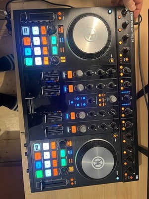 Native Instruments Traktor Kontrol S4 MK2