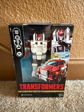 NEW SWERVE Hasbro Transformers Age of the Primes - Deluxe Class Action Figure