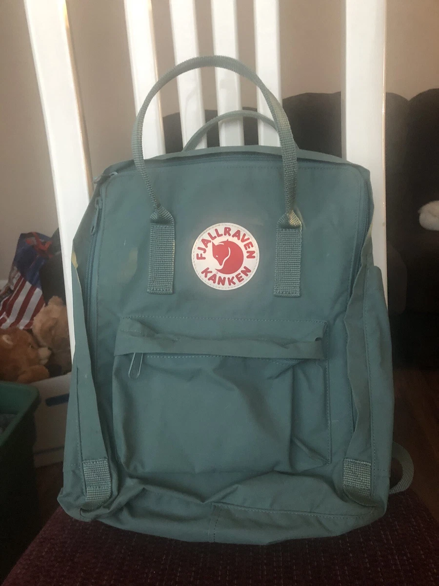 Fjallraven - Kanken Classic Backpack for Everyday, Frost Green–