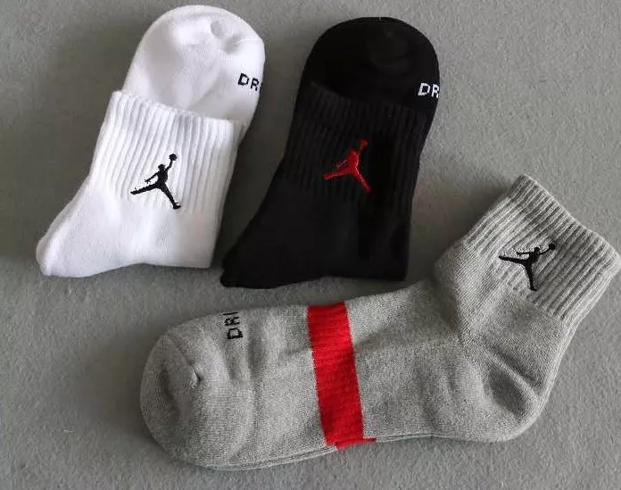 Jordan Everyday Essentials Crew Socks. Nike ID