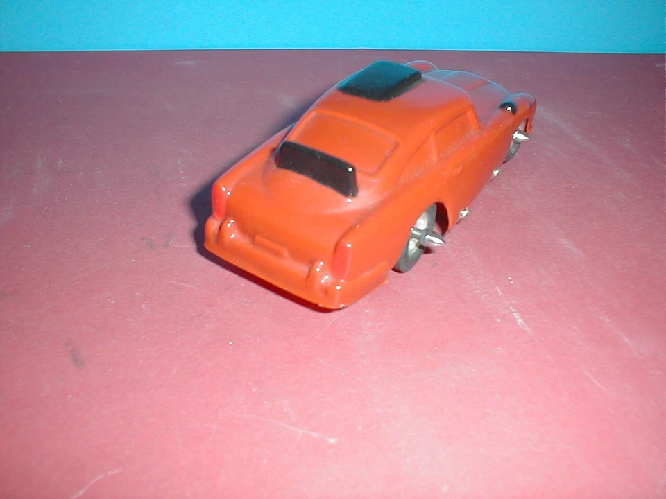 COCHE SLOT STROMBECKER 1/32 VINTAGE JAMES BOND ASTON MARTIN PROBADO Y FUNCIONANDO Foto 3 de 4