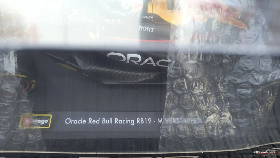 RED BULL RB19 SCALA 1:18   CON SCATOLA  Pilota M. Verstappen - Immagine 4 di 4