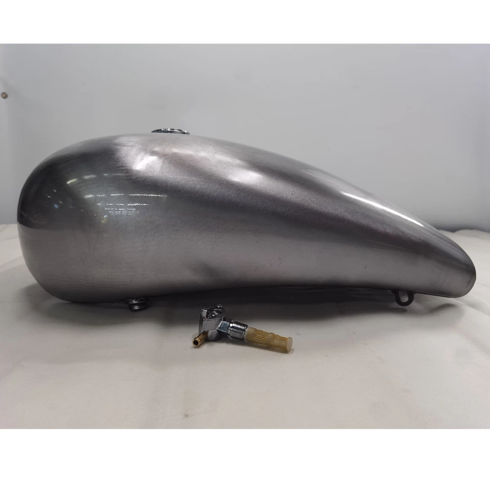 Tanque de combustible de gasolina 10L para motocicleta con tapa de tanque para Yamaha Dragstar 400 650 plateado Foto 3 de 4