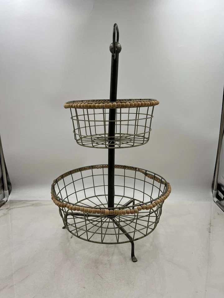 Organizador de cocina de granja con soporte de cesta de alambre de metal de 2 niveles con cuentas de madera Stora Foto 2 de 4