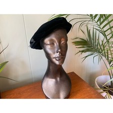 Vintage 1950s Black Velvet Beret Hat with Black Grosgrain Band Bow Union Label