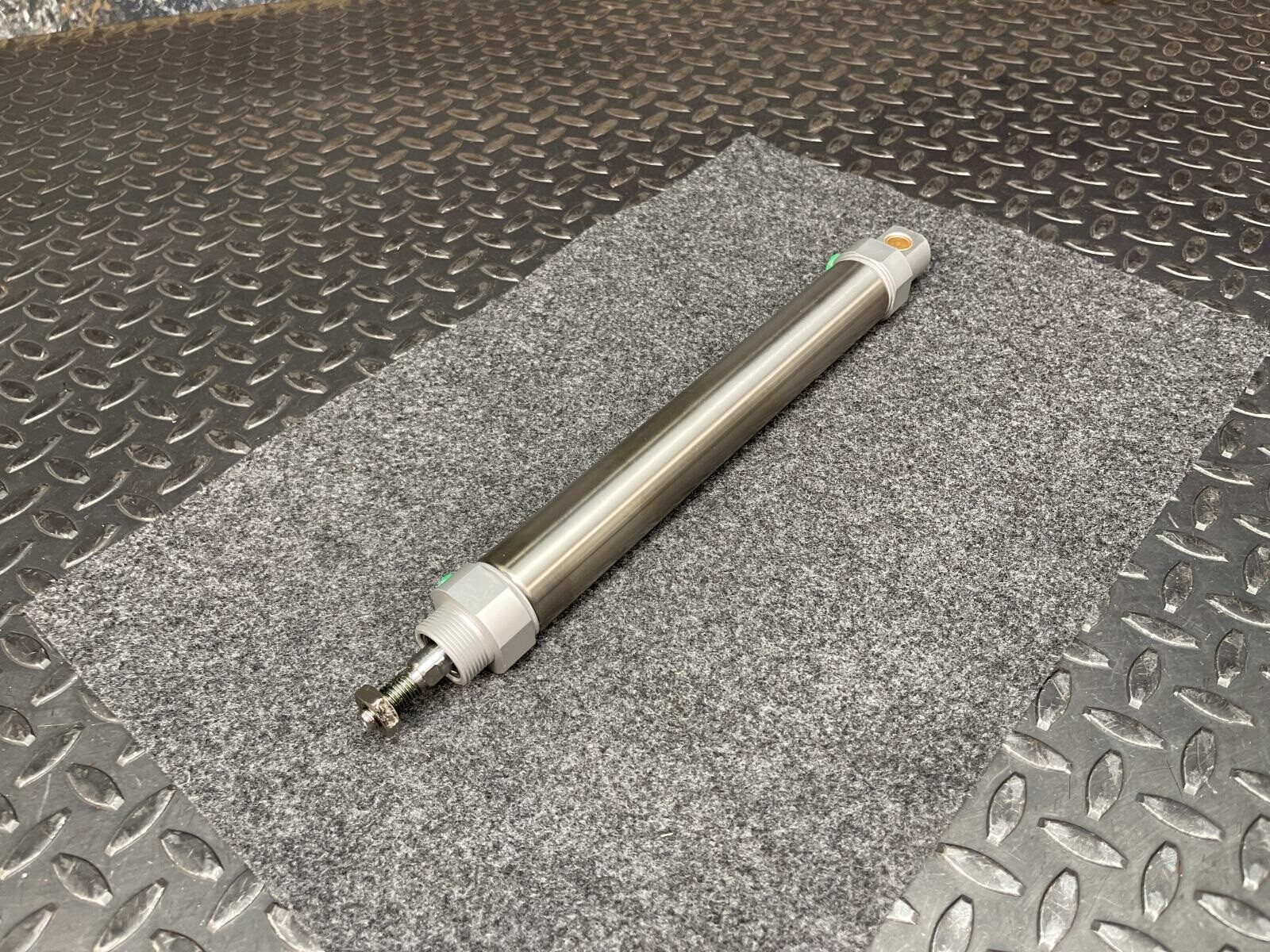 SMC Air Cylinder CM2E32-200Z, Double Acting, 32mm Bore, 200mm Stroke - Free Ship