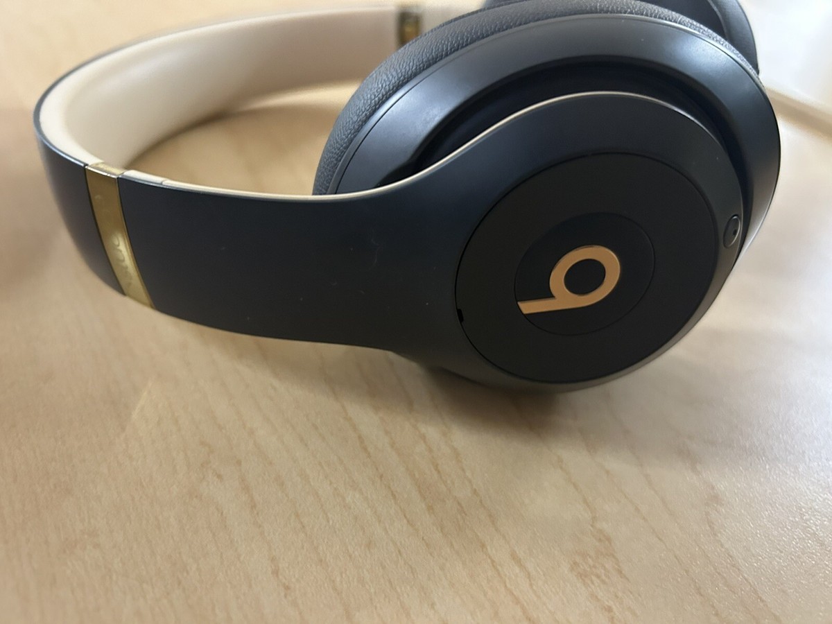 Beats Studio3 Wireless Headphones   The Beats Skyline