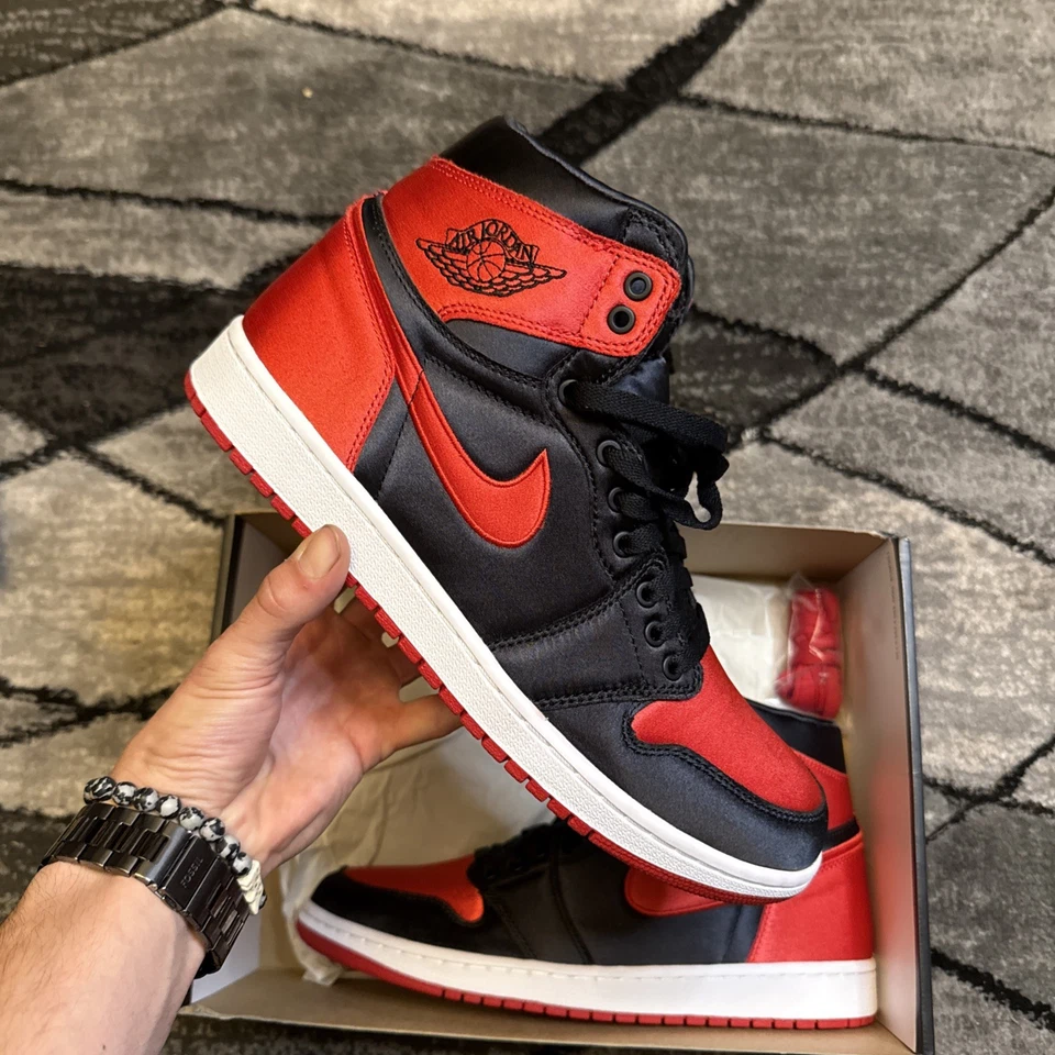 Talla 10.5 - Air Jordan 1 Retro OG SE 2016 Alto Satén Prohibido (NUMERADO 267/501) Foto 3 de 4