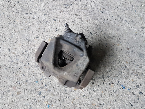 BMW X1 E84 3er E90 E91 LCI Bremssattel mit Träger vorne links 57/24 6778145