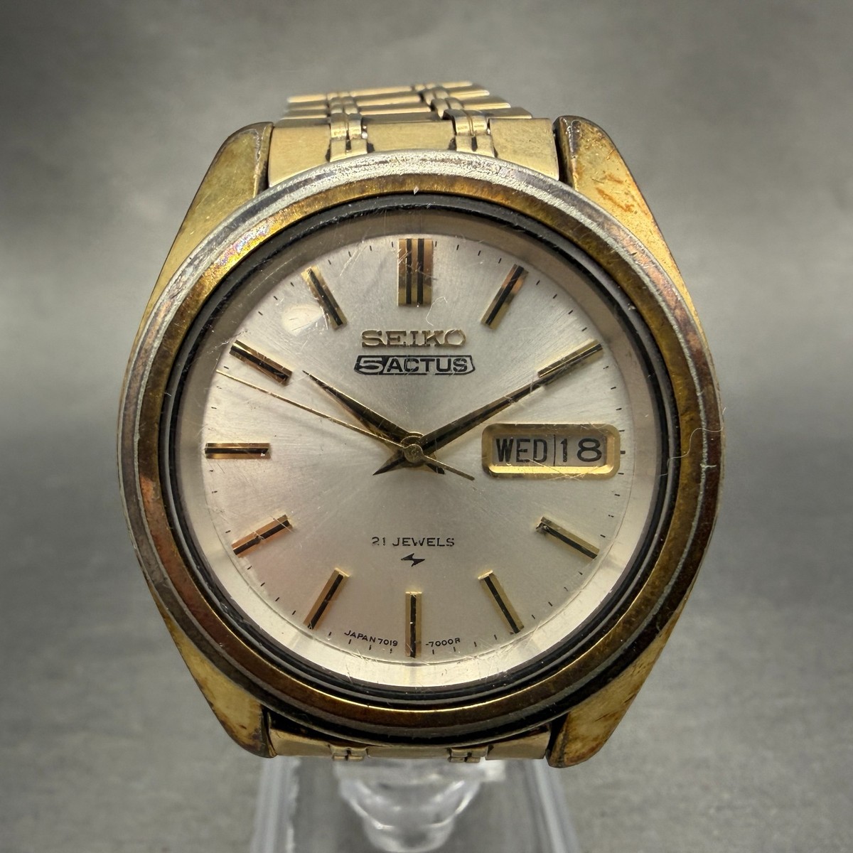 Seiko 5 Actus Watch Men 37mm Silver Dial Gold Tone Daydate 7019 