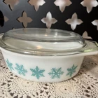 VTG PYREX Snowflake Casserole Dish 1.5 Qt Oval No. 043 W/ Lid Turquoise on White