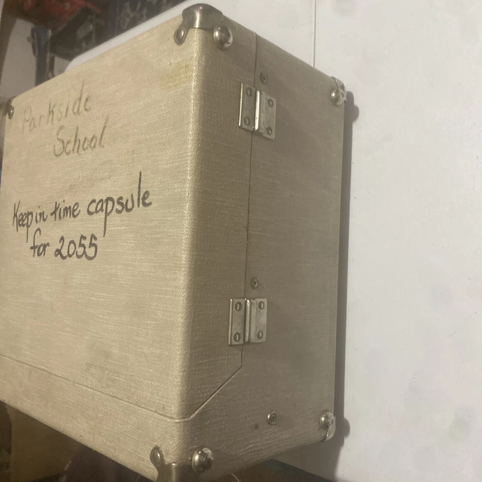 Tocadiscos portátil Newcomb ED-10B de colección ¡FUNCIONA! Foto 3 de 4