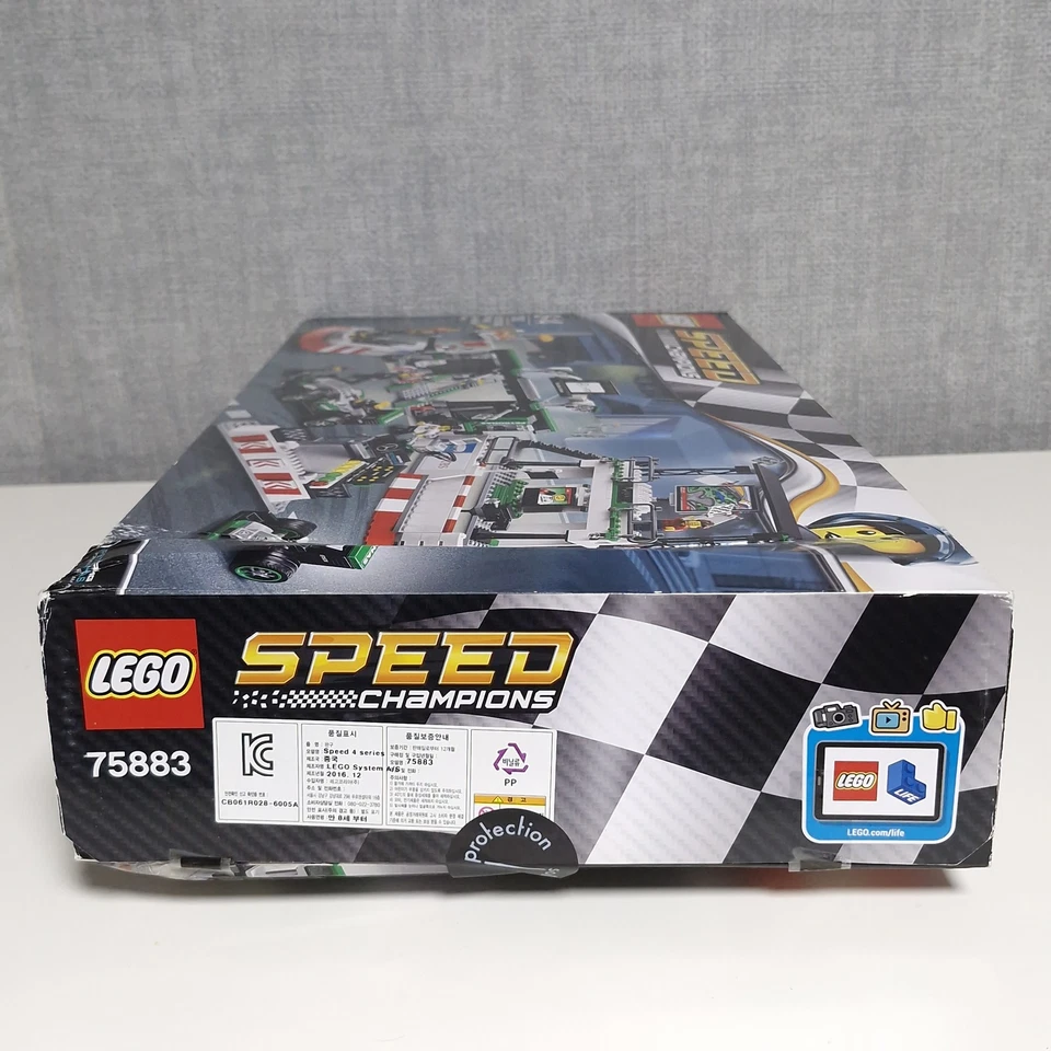 LEGO Speed Champions - MERCEDES AMG PETRONAS Formula One Team - 75883 - New - Image 4 of 4