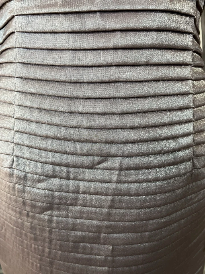 Vestido Vaina Kay Unger Seda Cuentas Talla 8 Taupe Metálico Etéreo Cóctel Fiesta Foto 4 de 4
