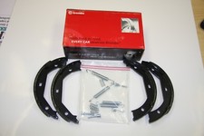 Brembo Bremsbacken mit Einbausatz Opel AGILA ,Suzuki Swift III Satz für hinten