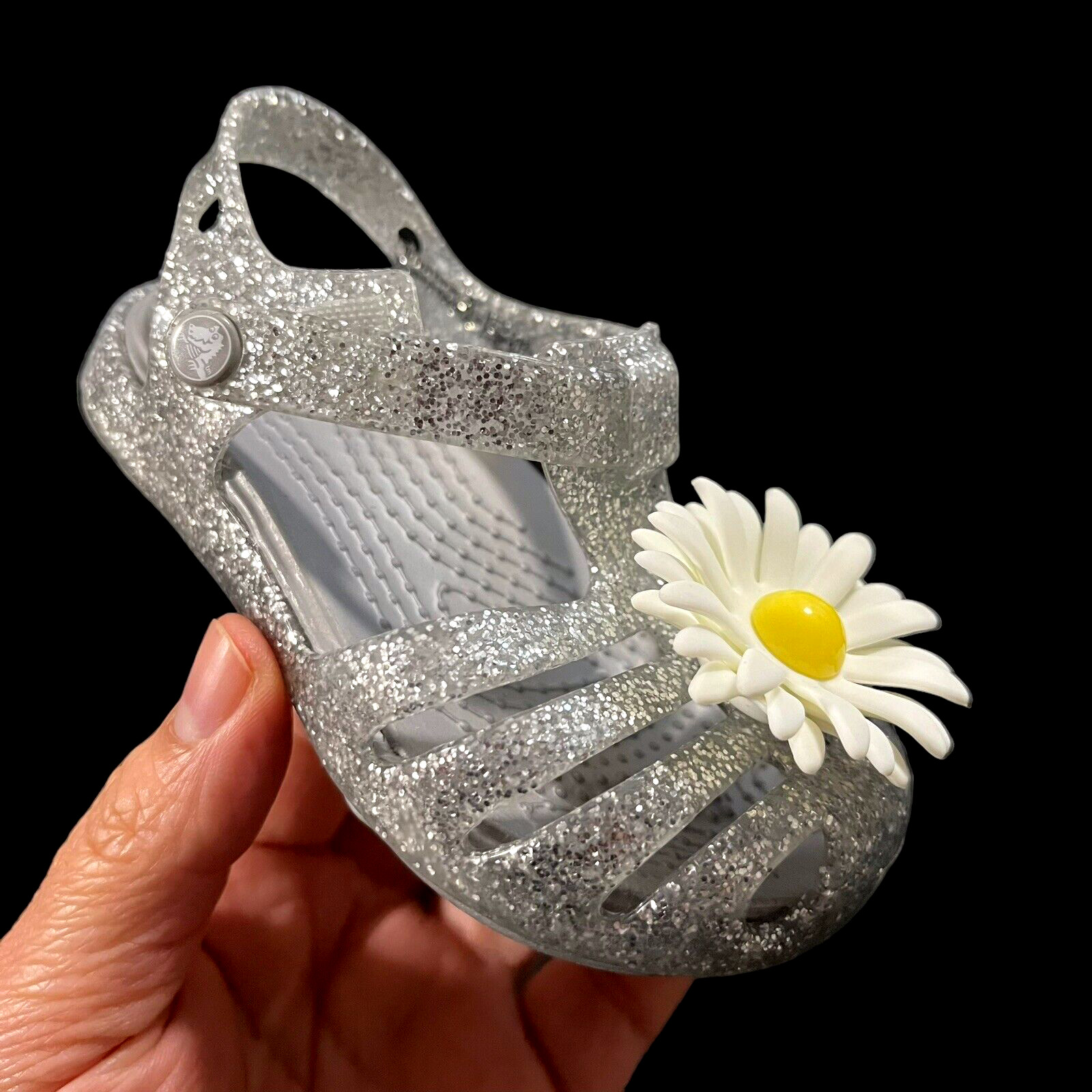 Crocs Bebé Bebé Niñas Isabela Dije Sandalia Talla 4 Plateado Brillo Zapatos Flexibles