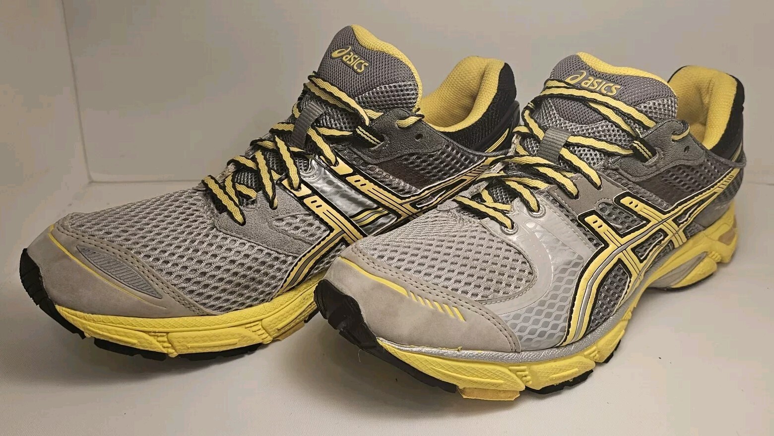 Asics Gel DS Trainer 17 Women’s Size 10.5 Yellow Gray Black Running Shoes