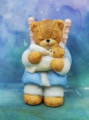 LF9 Enesco Lucy and Me Rigg Dad Bear In Rocking Chair Feeding Bottle To Baby 