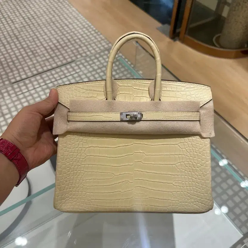 Hermes Birkin 25 Ivory Crocodile Leather Bag thumbnail 6