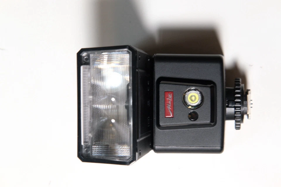 Flash compacto Metz Mecablitz M400 para Fujifilm Foto 2 de 4