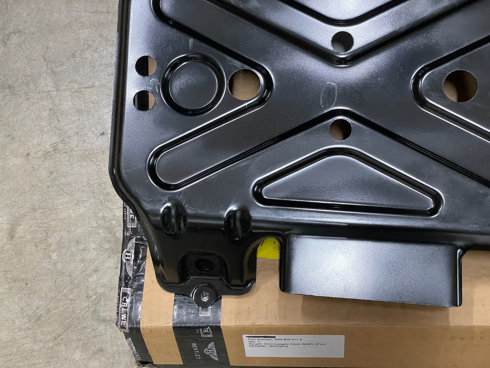 2015-2020 Bentley Bentayga Front Engine Compartment Battery Tray 4M0 825 911 A