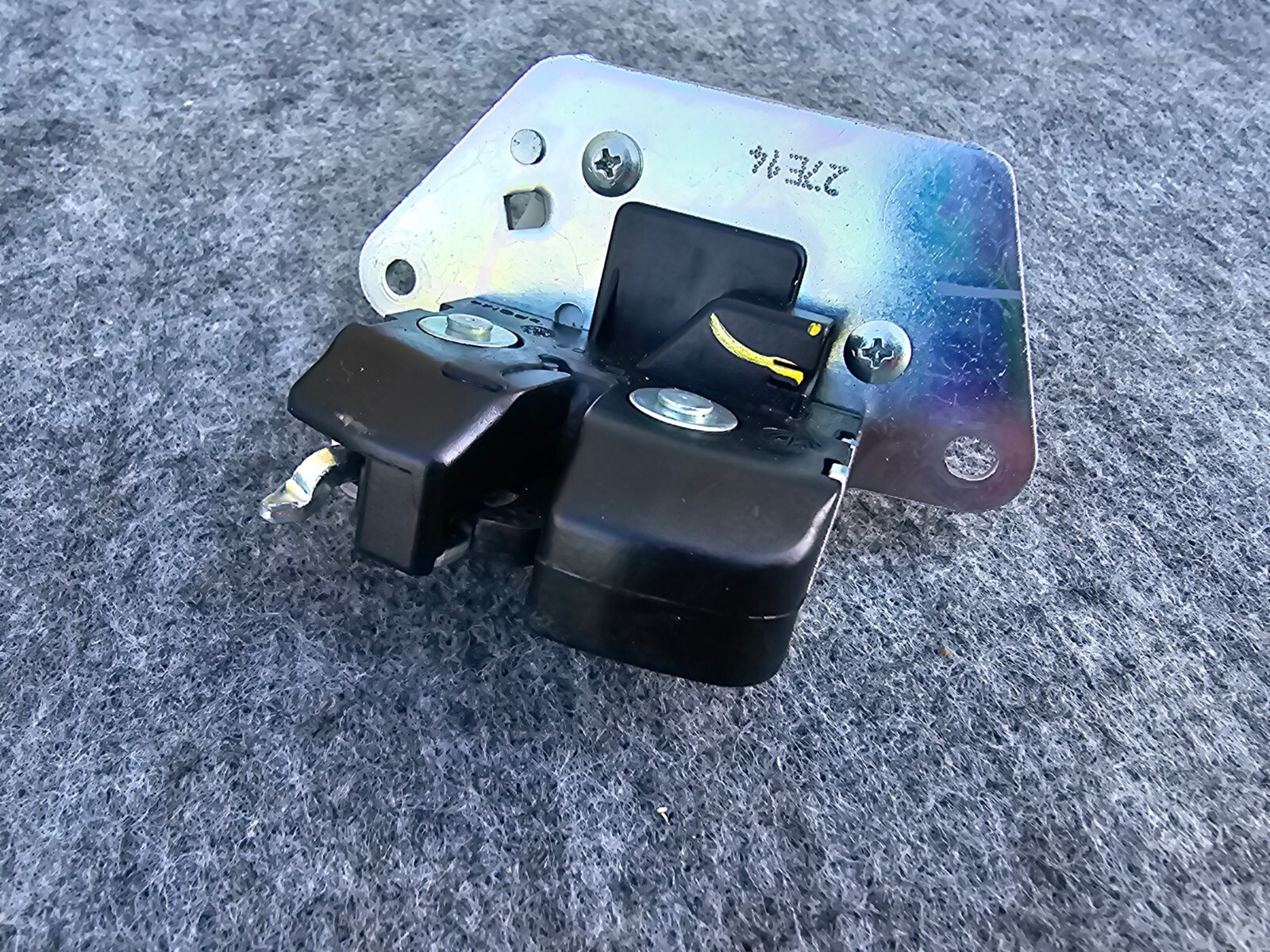 REAR TRUNK LID LOCK ACTUATOR MOTOR ASSEMBLY OEM 08-19 MASERATI GRANTURISMO M145