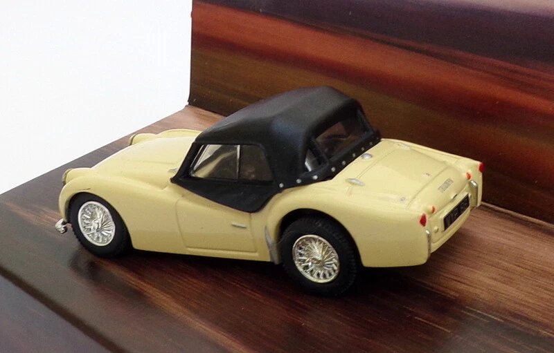 Corgi 1/43 Scale Model Car D738 - Triumph TR3A Soft Top - Cream/Black - Image 2 of 3