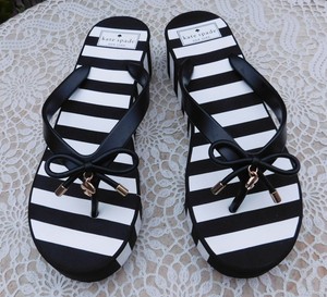 KATE-SPADE-Rhett-Wedge-Thong-Sandals-New-York-Black-White-Stripes-Flip-Flops-10