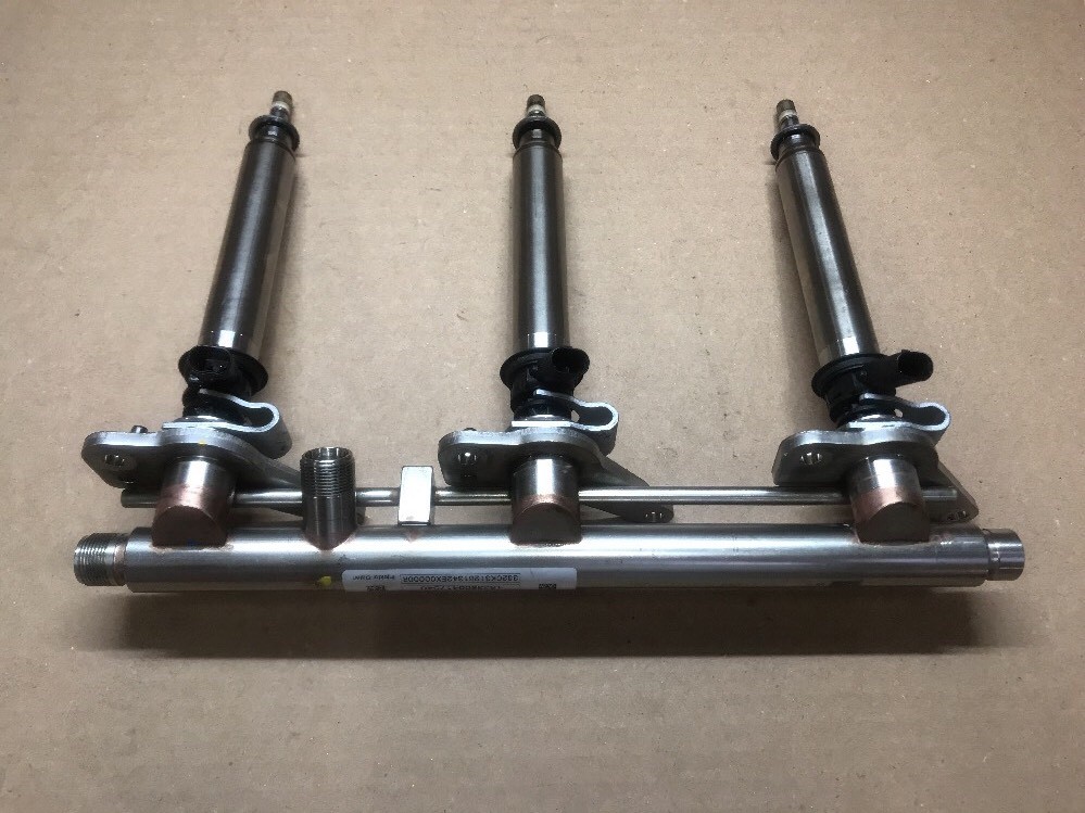 2016 MERCEDES-BENZ GL 450 FUEL RAIL SET W/INJECTORS RIGHT A 