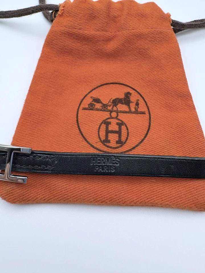 Auténtico Brazalete Hermes Api Cuero Negro Largo Envolvente Brazalete Plata H Hebilla Foto 4 de 4