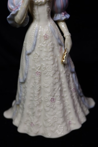 LENOX 4 FIGURINE DAMA PORCELLANA SIGNORE VITTORIANE DELLA MODA AVORIO COTILLION - Foto 4 di 24