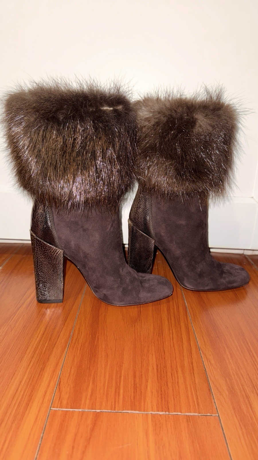 YVES SAINT LAURENT stivali vintage marroni scamosciati con tacco e pelliccia di alligatore EU38