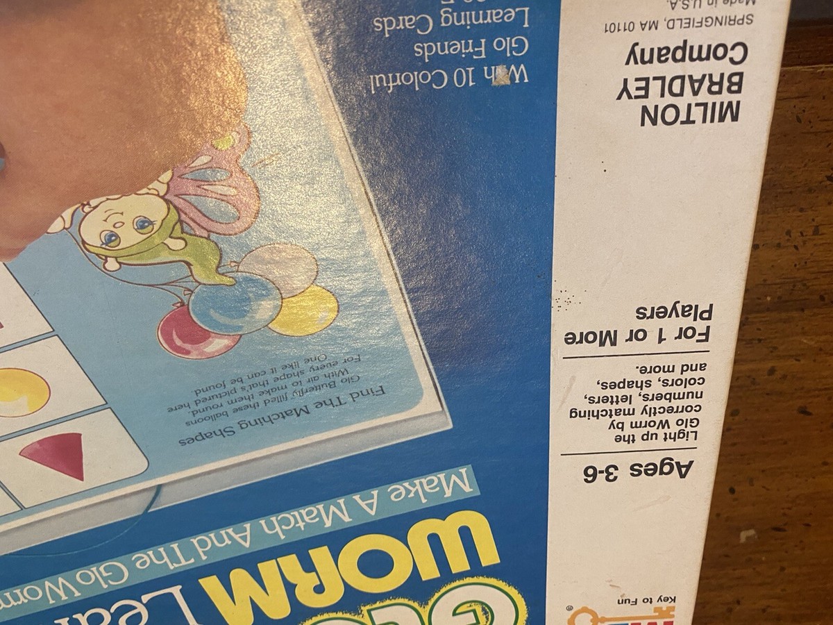 VINTAGE Milton Bradley light & learn game Glo Worm 1985 Toy