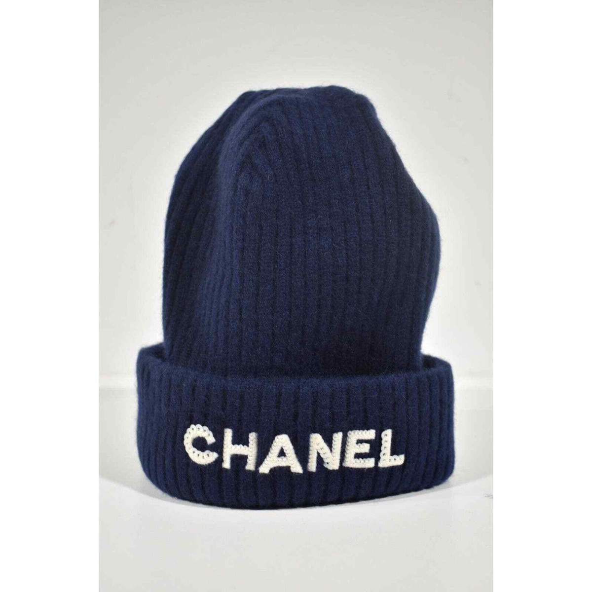 CHANEL CCLogo Knit Beanie シャネル CCロゴ カシミヤ NEW Chanel Cashmere 24N Knit Beanie Black CC Gold logo
