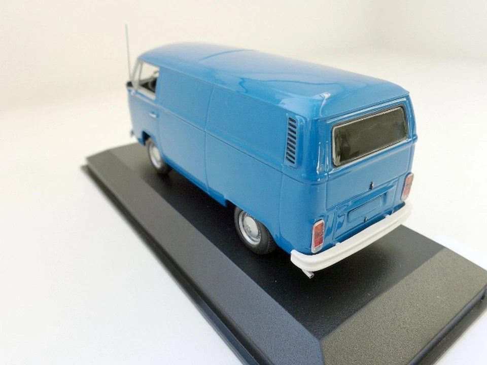Volkswagen VW T2 B Bus Transporter Maxichamps 1:43 Blu 940053061 Difettoso - Immagine 4 di 4
