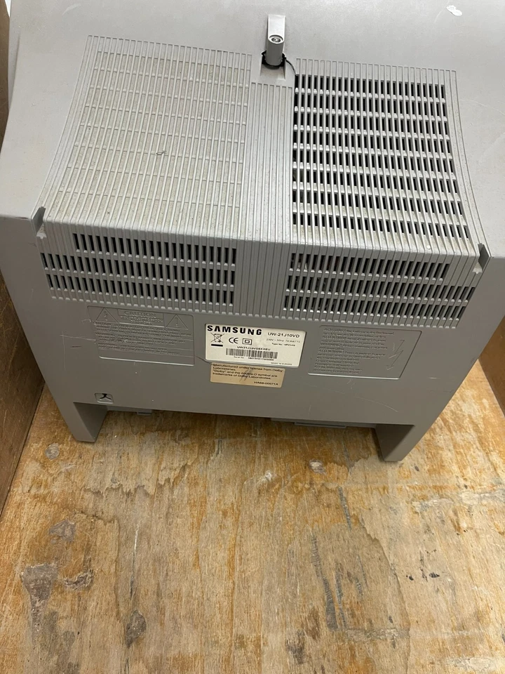 SAMSUNG UW-21J10VD 21" Retro Gaming VHS DVD MP3 Combi RGB CRT COLOUR TV Monitor - Image 4 of 4