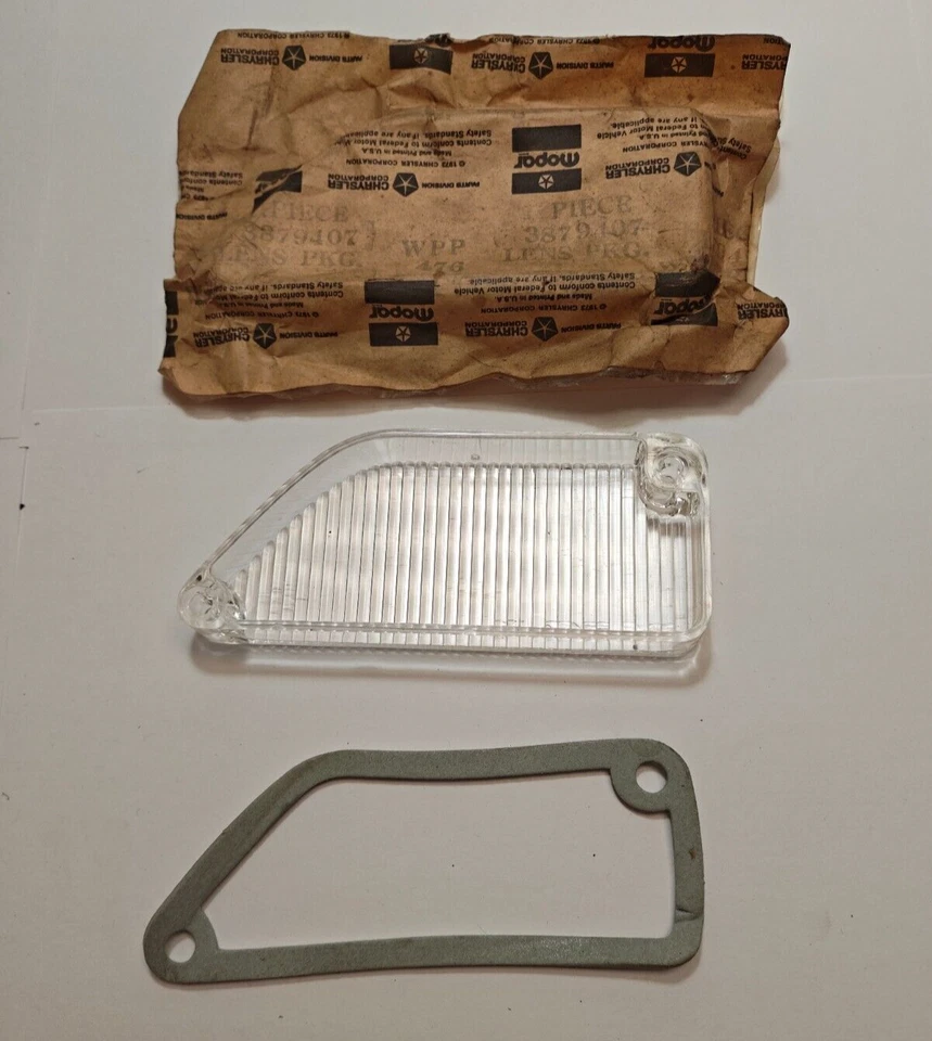 1975-1977 Dodge Coronet Right Side Back Up Light Lens W/ Gasket 3879407 NOS. - Image 4 of 4