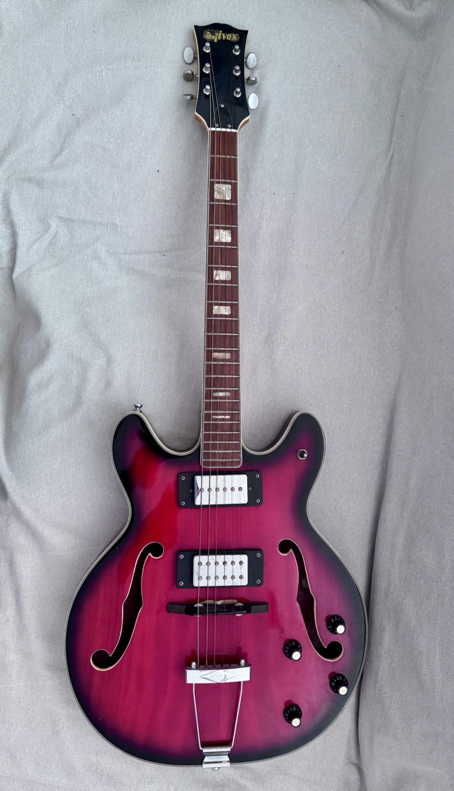 Chitarra elettrica Vintage Univox Coily Hollow Body 335, Red Starburst, Japan