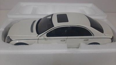 1/18 Autoart Maybach 57s (White color) | eBay